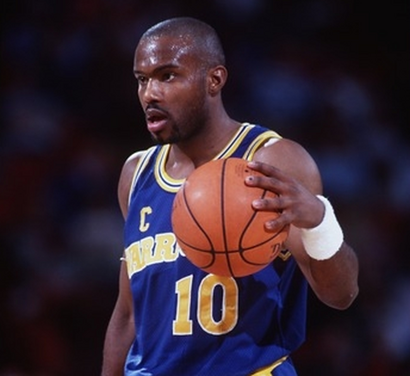 星空体育-蒂姆回归赛场，关键助攻首场状态亮眼，切尔西观众沸腾！的简单介绍