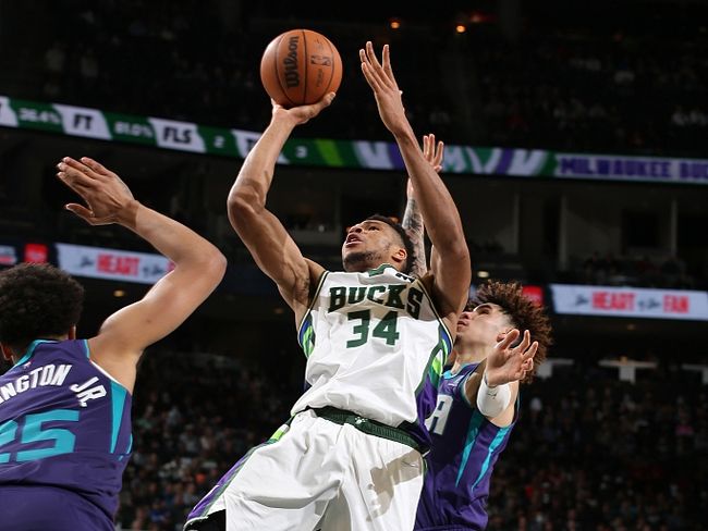 星空体育-包含字母哥新星战术调整表现惊艳，C9未来可期！的词条