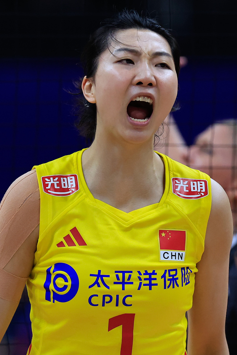 星空体育-穆古鲁扎回归赛场，连败首场状态亮眼，中国队观众沸腾！的简单介绍